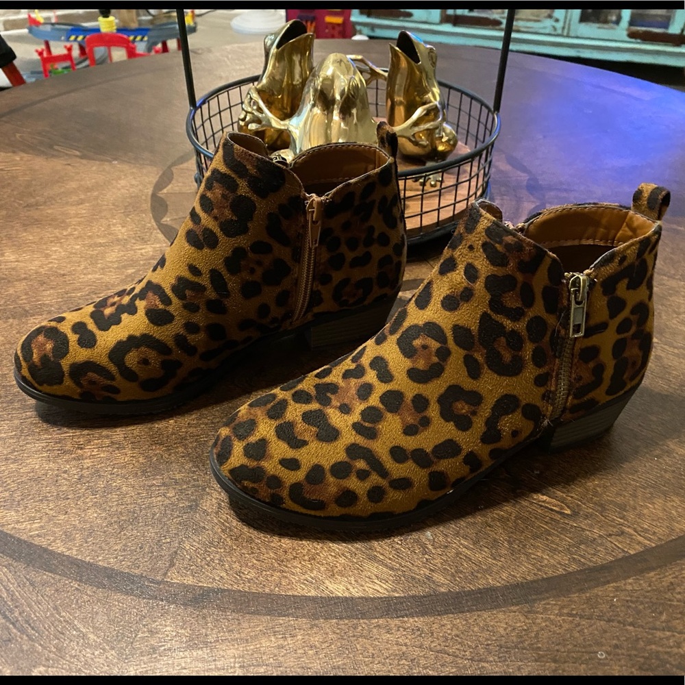 NWOT Pierre Dumas leopard zipper booties Sz 6
